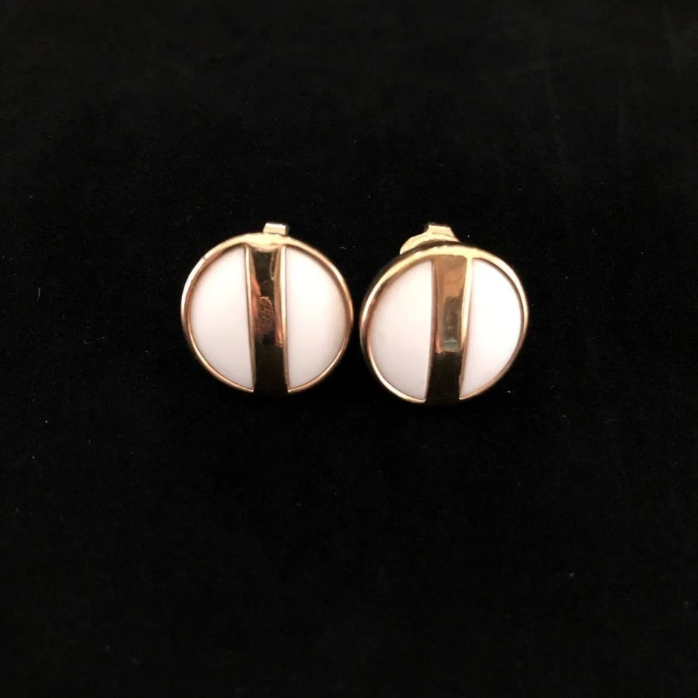 Avon Stamped Round Clip On Earrings White Gold
